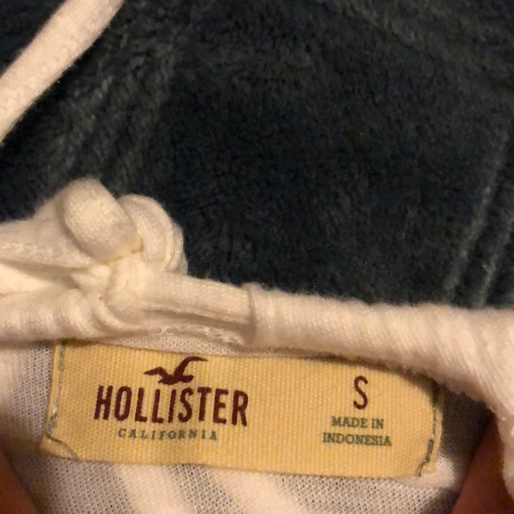 NWOT Hollister top - Picture 3 of 3